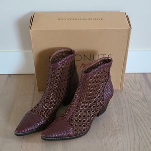 Coconuts by Matisse Caught Up Saddle 7.5